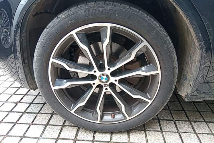 Used BMW X3 2021 xDrive30i Luxury Model with M Sport Package Left Front Wheel Hub