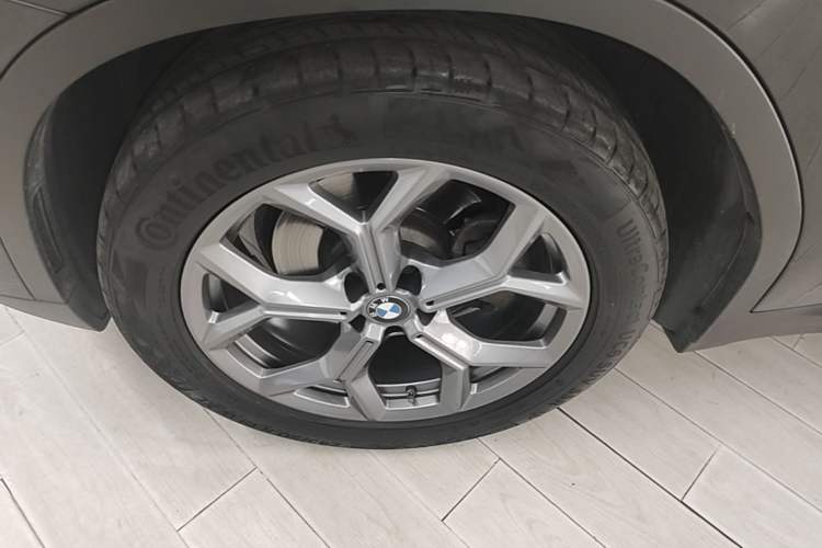 Used BMW X3 2021 xDrive28i Luxury Package Left Front Wheel Hub