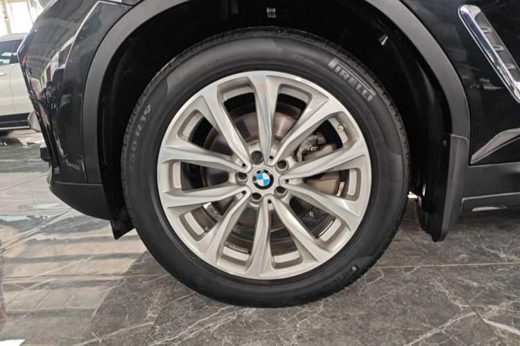 Used BMW X3 2021 xDrive25i Luxury Package Left Front Wheel Hub