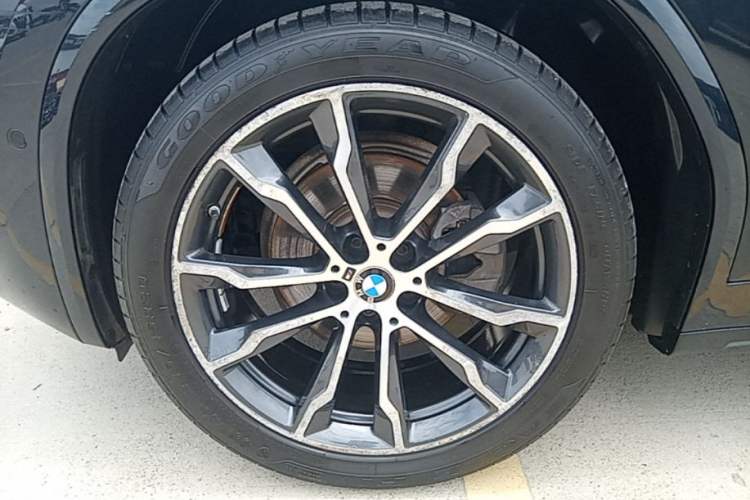 Used BMW X3 2021 xDrive30i Luxury Model with M Sport Package Left Front Wheel Hub