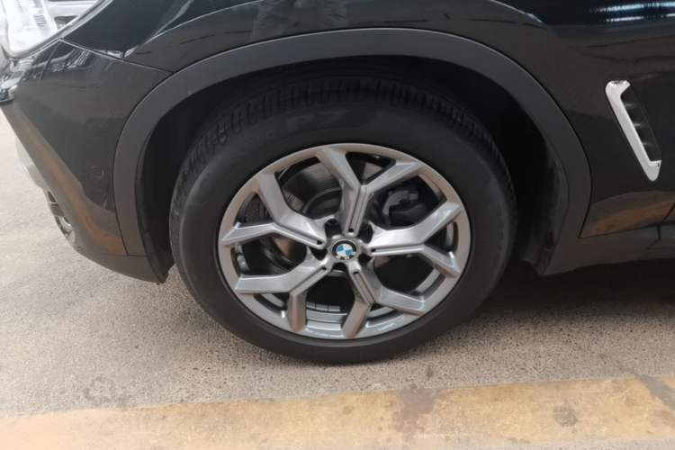 Used BMW X3 2021 xDrive28i Luxury Package Left Front Wheel Hub