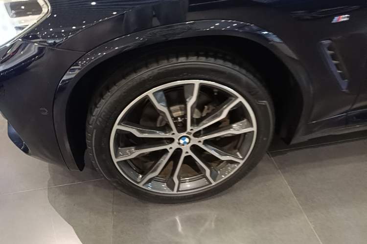 Used BMW X3 2021 Restyled xDrive30i Leading Edition M Sport Package Left Front Wheel Hub