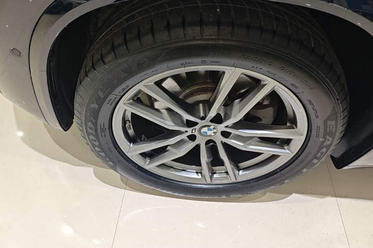 Used BMW X3 2021 xDrive28i M Sport Package Left Front Wheel Hub