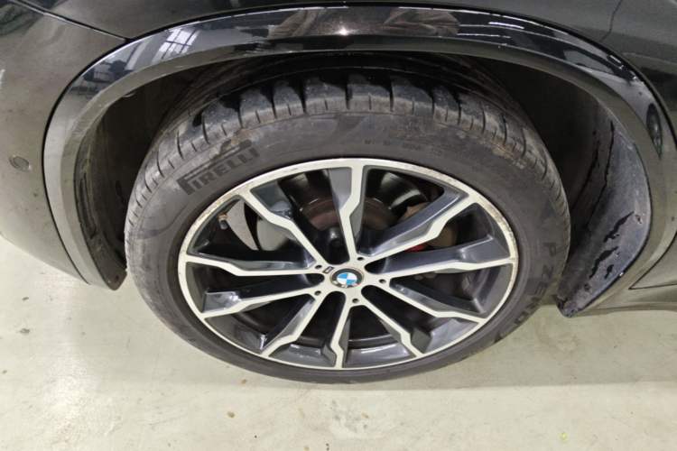 Used BMW X3 2021 xDrive30i Luxury Model with M Sport Package Left Front Wheel Hub