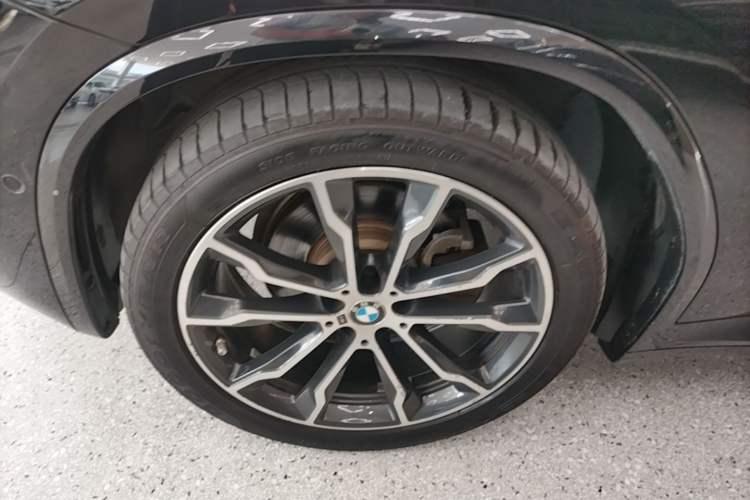 Used BMW X3 2021 xDrive30i Luxury Model with M Sport Package Left Front Wheel Hub