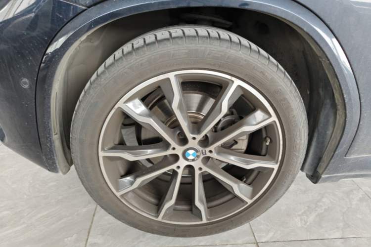 Used BMW X3 2021 xDrive30i Luxury Model with M Sport Package Left Front Wheel Hub