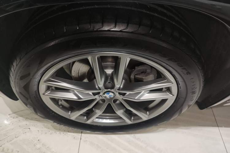 Used BMW X3 2021 xDrive30i Luxury Model with M Sport Package Left Front Wheel Hub