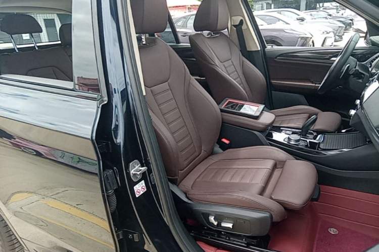 Used BMW X3 2021 xDrive30i Luxury Model with M Sport Package Right Front Seat