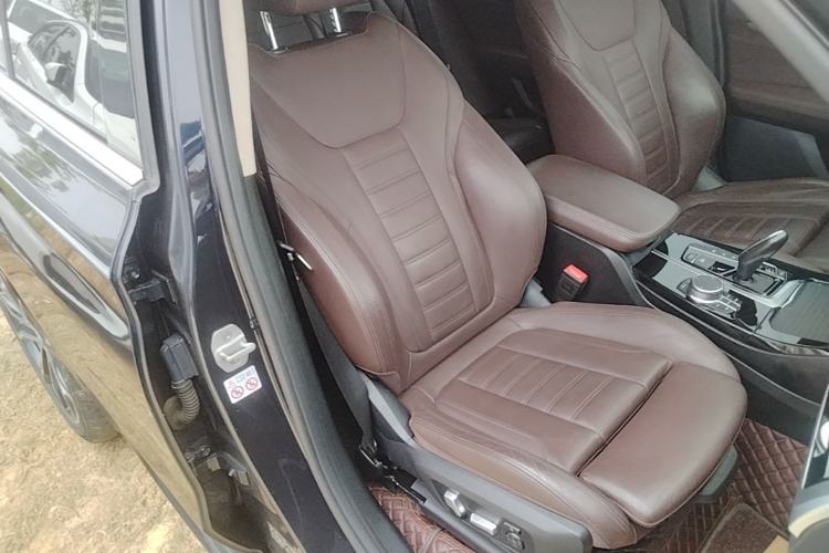 Used BMW X3 2021 xDrive30i Luxury Model with M Sport Package Right Front Seat