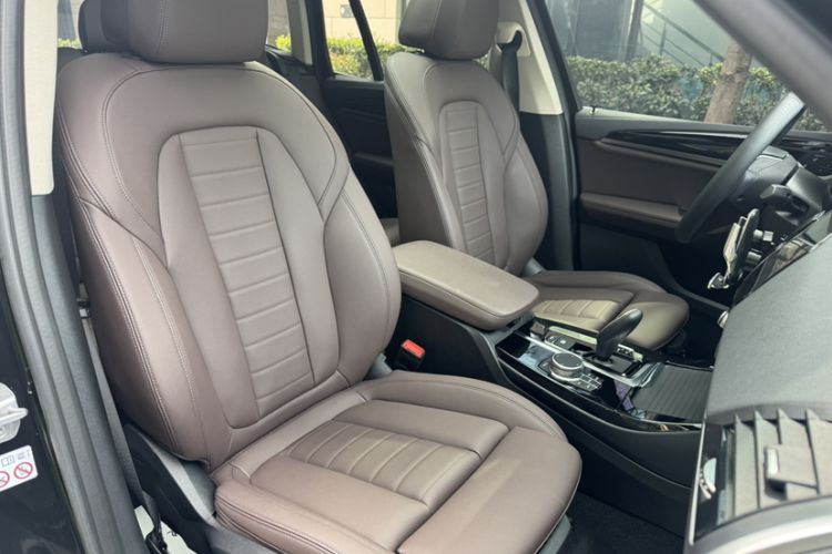 Used BMW X3 2021 xDrive25i Luxury Package Right Front Seat