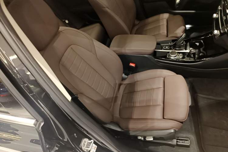 Used BMW X3 2021 Facelift xDrive25i Luxury Package Right Front Seat