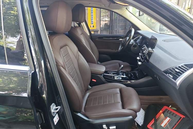 Used BMW X3 2021 xDrive25i Luxury Package Right Front Seat