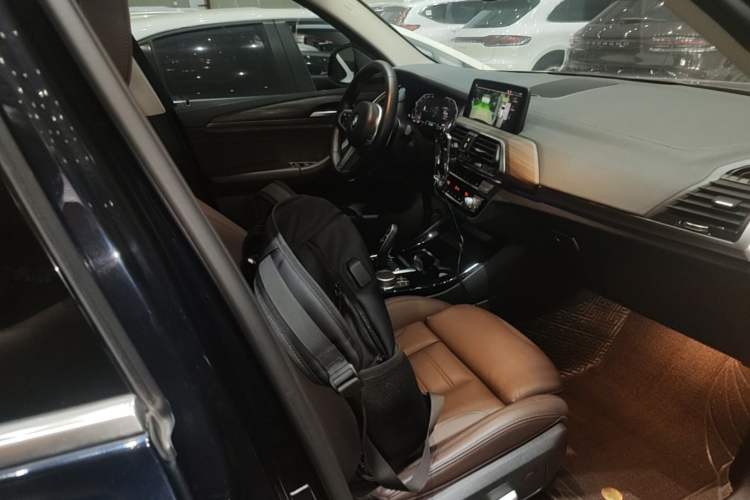 Used BMW X3 2021 xDrive30i Luxury Model with M Sport Package Right Front Seat