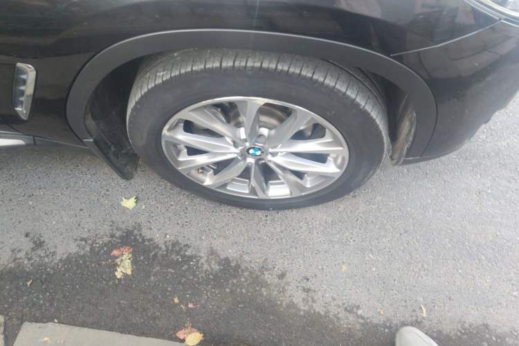 Used BMW X3 2021 xDrive25i Luxury Package Right Front Wheel Hub