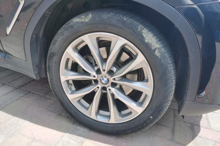Used BMW X3 2021 xDrive25i Luxury Package Right Front Wheel Hub