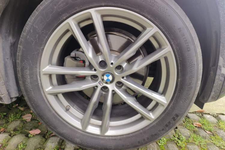 Used BMW X3 2021 xDrive28i M Sport Package Right Front Wheel Hub