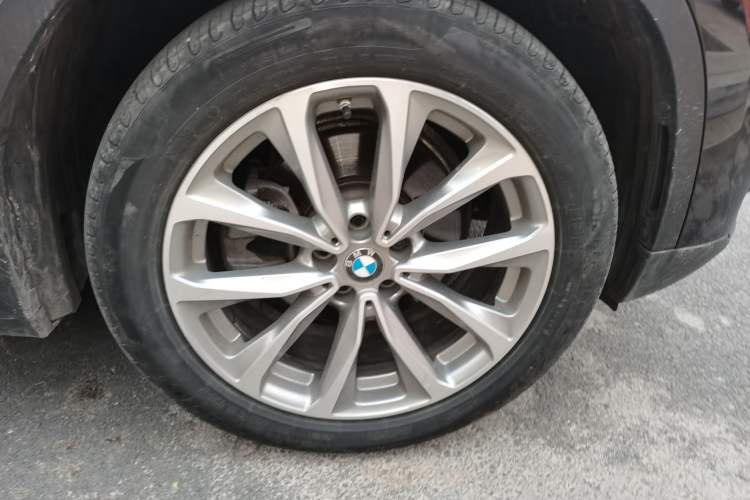 Used BMW X3 2021 xDrive25i Luxury Package Right Front Wheel Hub