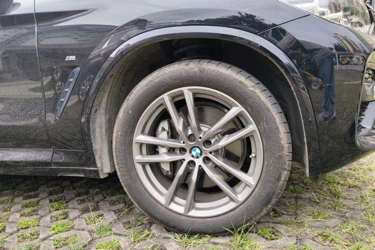 Used BMW X3 2021 xDrive28i M Sport Package Right Front Wheel Hub