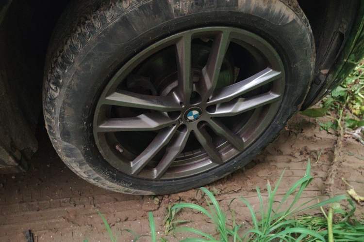 Used BMW X3 2021 xDrive28i M Sport Package Right Front Wheel Hub