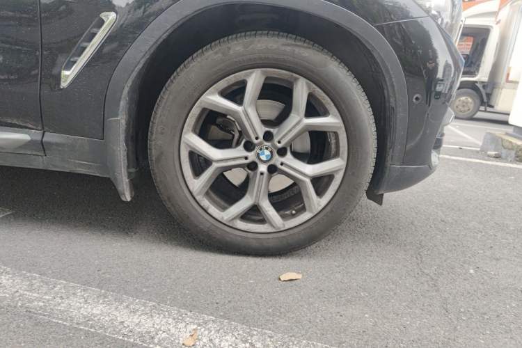 Used BMW X3 2021 xDrive28i Luxury Package Right Front Wheel Hub