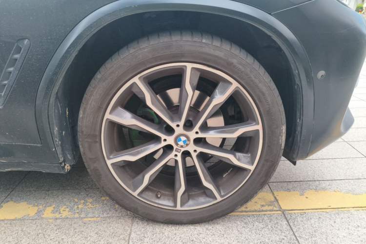 Used BMW X3 2021 xDrive30i Luxury Model with M Sport Package Right Front Wheel Hub