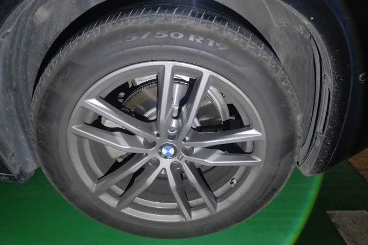 Used BMW X3 2021 xDrive25i M Sport Package Right Front Wheel Hub