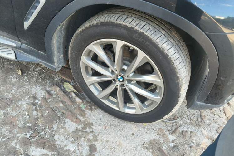 Used BMW X3 2021 xDrive25i Luxury Package Right Front Wheel Hub