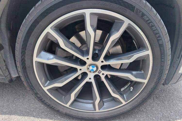 Used BMW X3 2021 xDrive30i Luxury Model with M Sport Package Right Front Wheel Hub