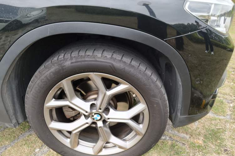 Used BMW X3 2021 xDrive28i Luxury Package Right Front Wheel Hub