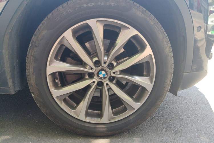 Used BMW X3 2021 xDrive25i Luxury Package Right Front Wheel Hub