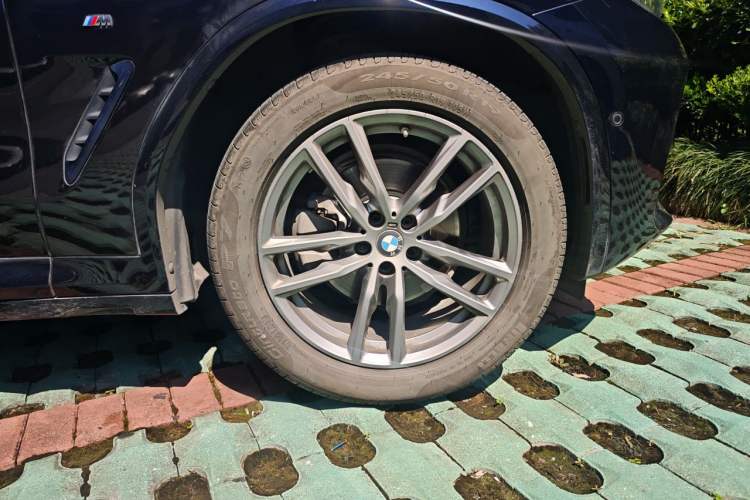 Used BMW X3 2021 xDrive28i M Sport Package Right Front Wheel Hub