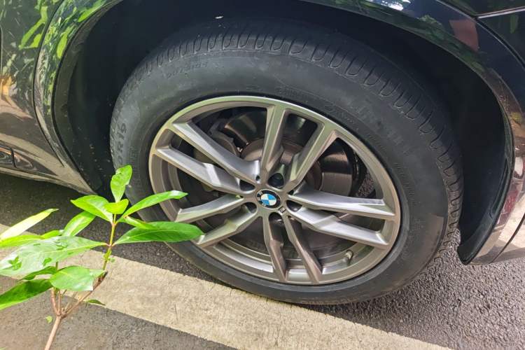 Used BMW X3 2021 xDrive25i M Sport Package Right Front Wheel Hub