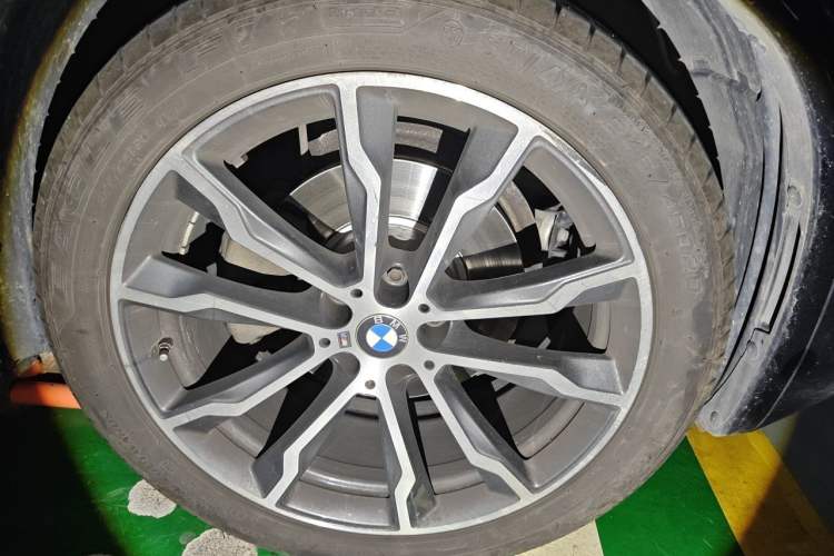 Used BMW X3 2021 xDrive30i Luxury Model with M Sport Package Right Front Wheel Hub