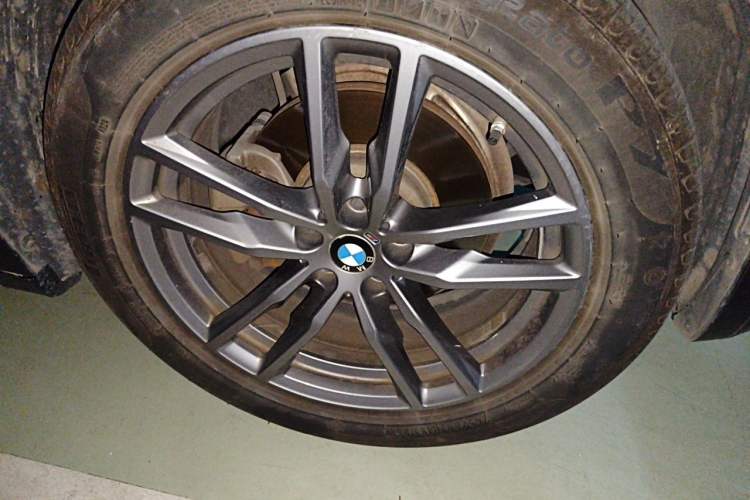 Used BMW X3 2021 xDrive30i Luxury Model with M Sport Package Right Front Wheel Hub