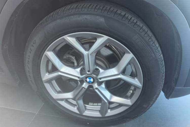 Used BMW X3 2021 xDrive28i Luxury Package Right Front Wheel Hub