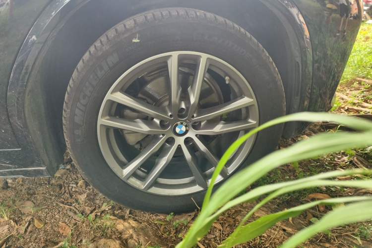 Used BMW X3 2021 xDrive28i M Sport Package Right Front Wheel Hub