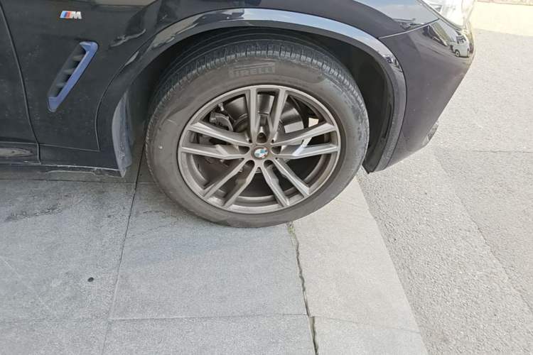 Used BMW X3 2021 xDrive25i M Sport Package Right Front Wheel Hub