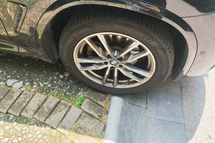 Used BMW X3 2021 xDrive28i M Sport Package Right Front Wheel Hub