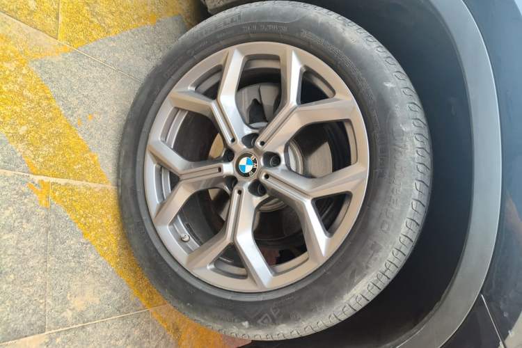 Used BMW X3 2021 xDrive28i Luxury Package Right Front Wheel Hub
