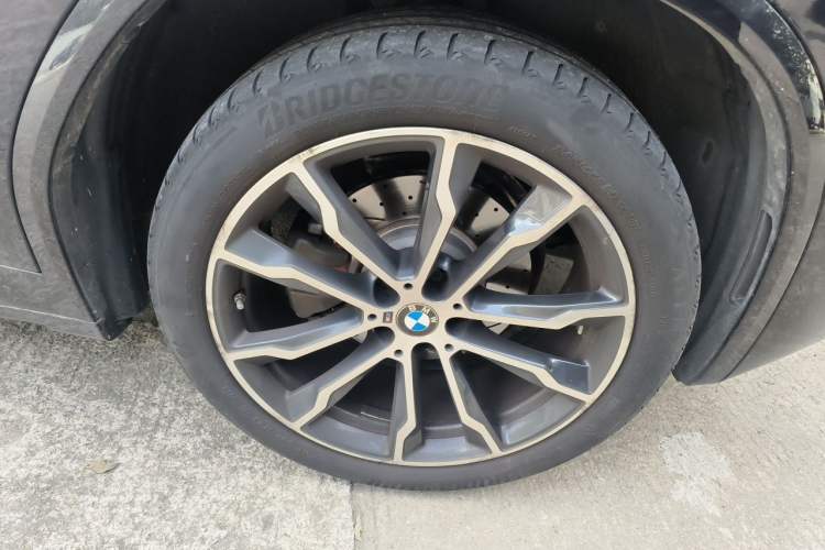 Used BMW X3 2021 xDrive30i Luxury Model with M Sport Package Right Front Wheel Hub