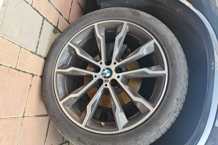 Used BMW X3 2021 xDrive30i Luxury Model with M Sport Package Right Front Wheel Hub