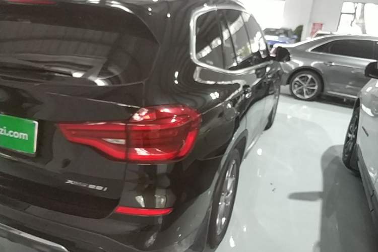 Used BMW X3 2021 xDrive30i Luxury Model with M Sport Package Right Rear Taillight