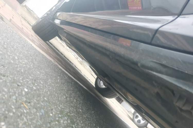 Used BMW X3 2021 xDrive30i Luxury Model with M Sport Package Right Side Sill