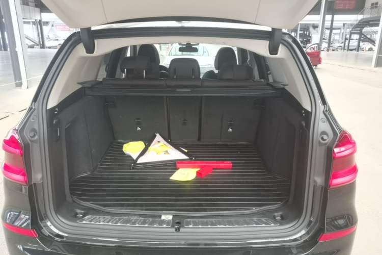 Used BMW X3 2021 xDrive28i Luxury Package Trunk
