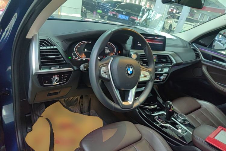 Used BMW X3 2021 xDrive28i Luxury Package Center Console