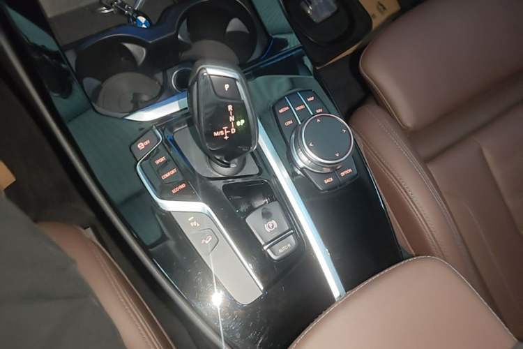 Used BMW X3 2021 xDrive30i Luxury Model with M Sport Package Gear Lever