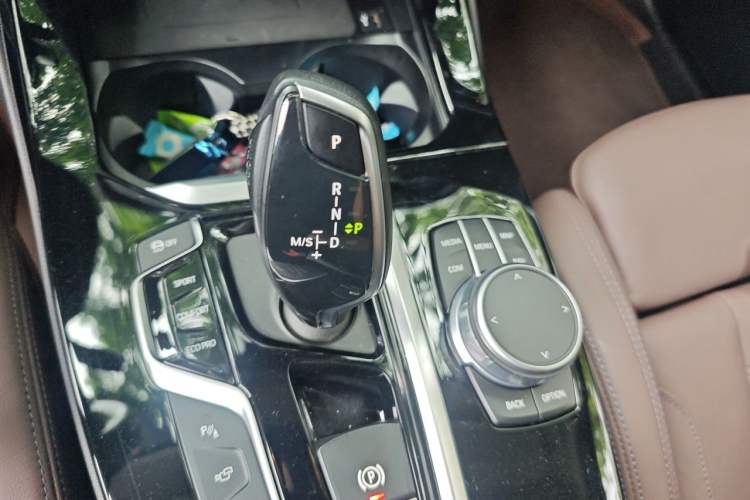 Used BMW X3 2021 xDrive30i Luxury Model with M Sport Package Gear Lever