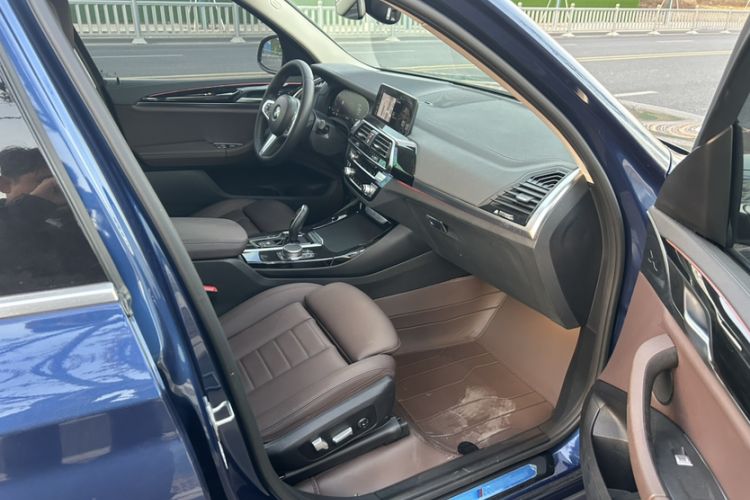 Used BMW X3 2021 xDrive25i M Sport Package Interior 9