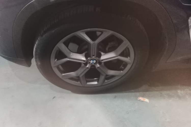 Used BMW X3 2021 xDrive28i Luxury Package Left Front Wheel Hub