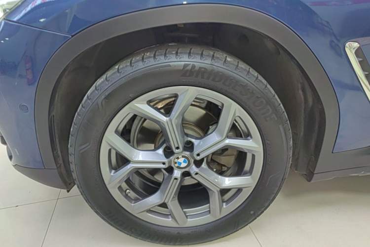 Used BMW X3 2021 xDrive28i Luxury Package Left Front Wheel Hub